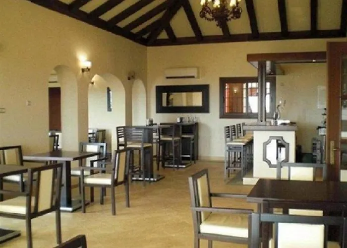 Checkin Colina Del Paraiso מלון אסטפונה