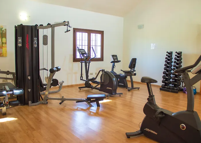 ホテル Checkin Colina Del Paraiso エステポナ