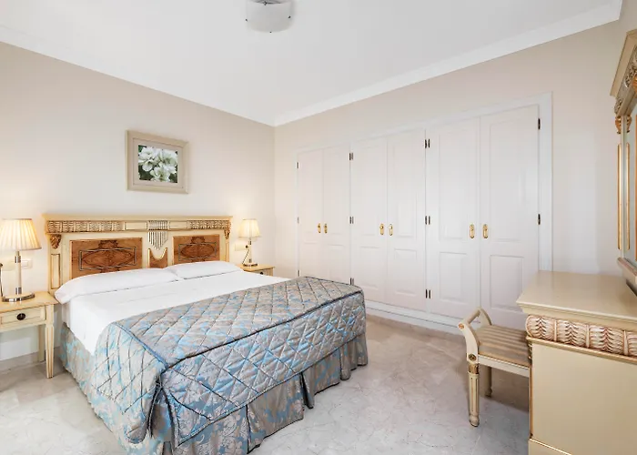 Hotel Checkin Colina Del Paraiso *